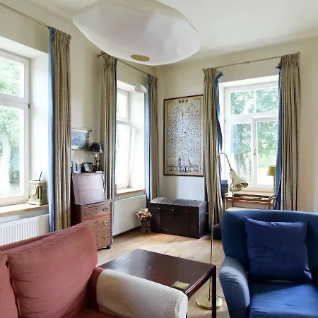 Dwor W Kowalewicach Homestay *